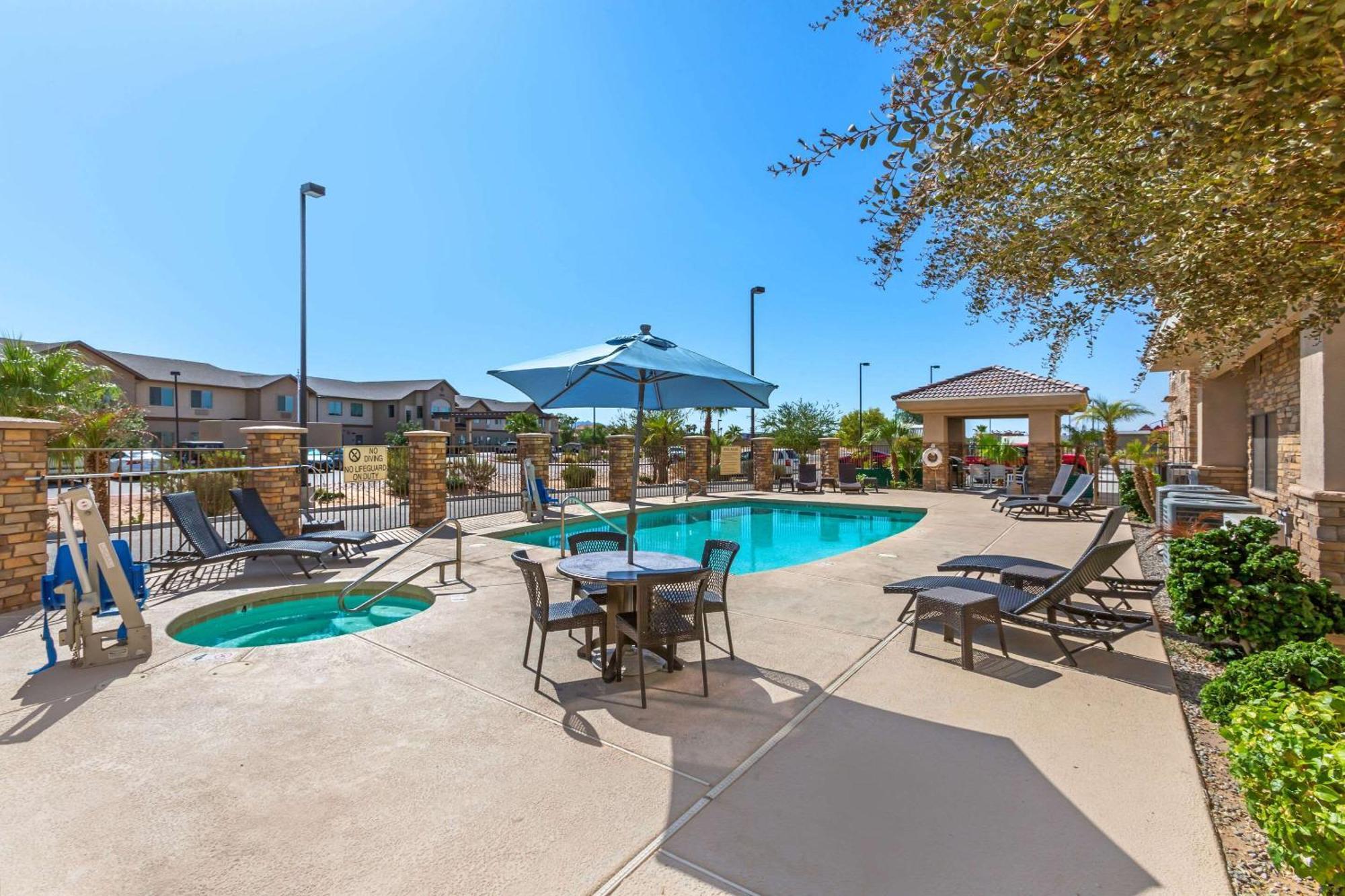 Comfort Inn And Suites Yuma I-8 Esterno foto