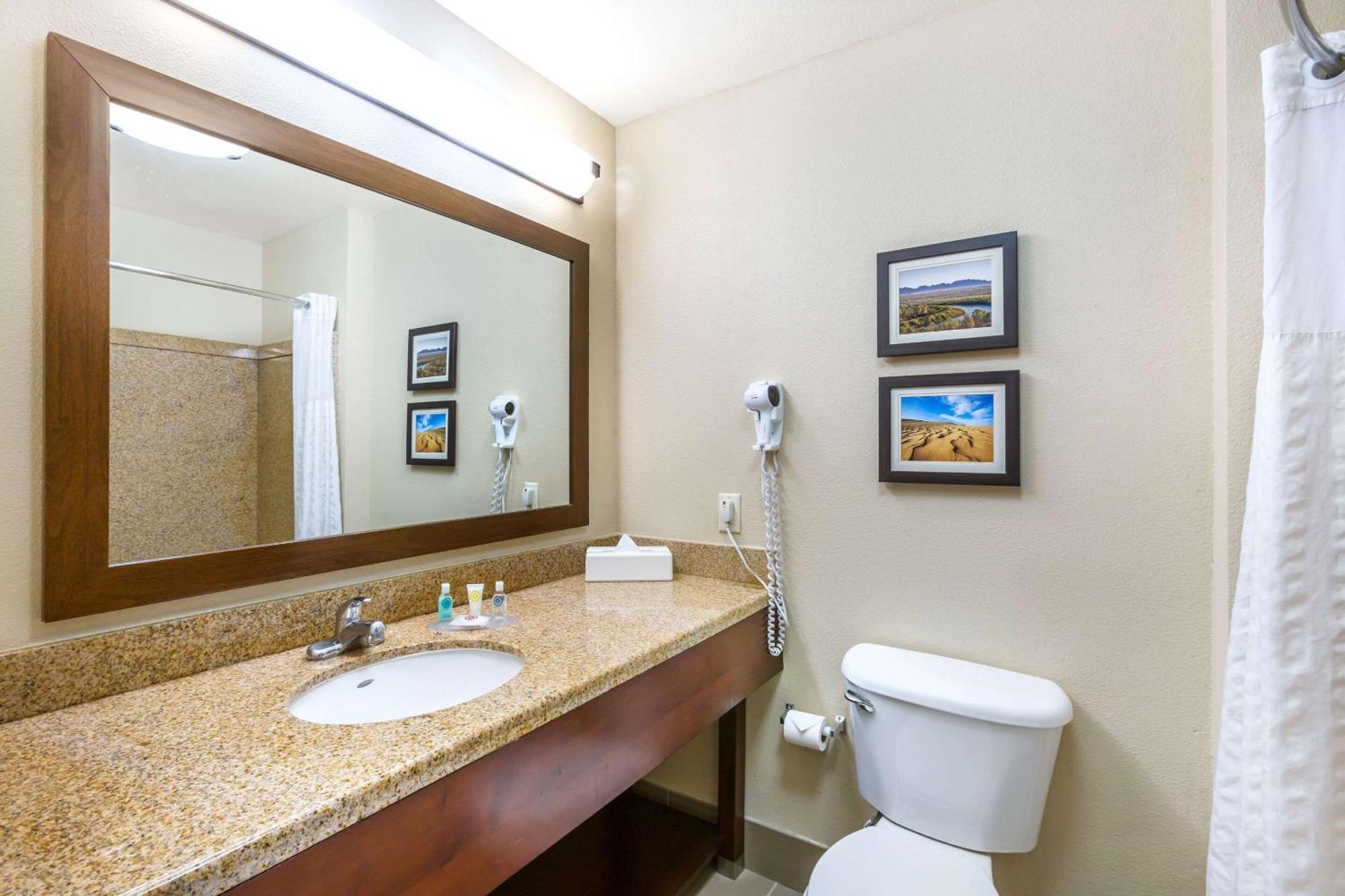 Comfort Inn And Suites Yuma I-8 Esterno foto