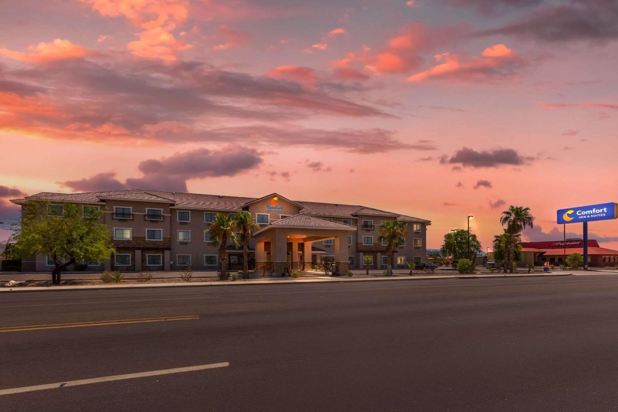 Comfort Inn And Suites Yuma I-8 Esterno foto